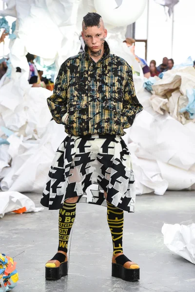 Look 60